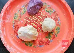 Illustration of how to make three-color steamed buns 4