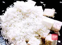 Illustration of how to make braised rice with taro and chicken 11