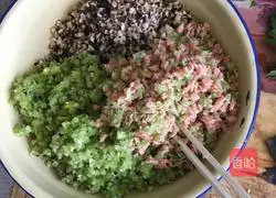 Illustration of how to make dumplings stuffed with celery, mushrooms and ham 2