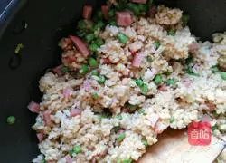 Illustration of making cowpea, ham and egg fried rice 7