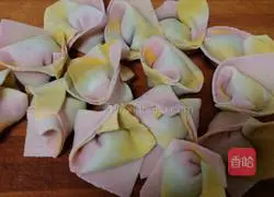 Illustration of how to make small wontons 8