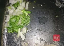 Illustration of how to make seafood, egg and vegetable fried rice 4