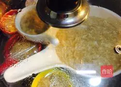 Steaming Illustration of how to make water chestnut chicken cake 11