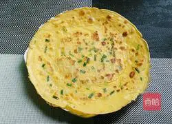 Illustration of how to make green onion egg pancake 9