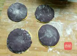 Illustration of how to make double-color double-stuffed double-layered buns 8