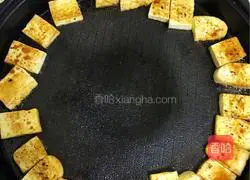 Illustration of how to fry tofu in an electric pan 3