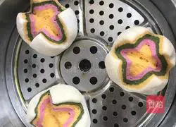 Illustration of how to make flowering steamed buns 12