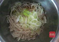 How to make noodles with scallion oil Illustration 6