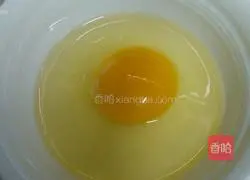 Illustration of how to make celery and egg fried rice 1