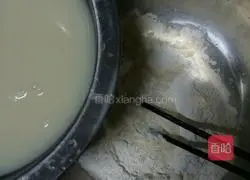 Illustration of making dough sugar cakes 4