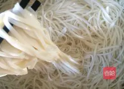 Illustration of how to make simple cold noodles at home 1
