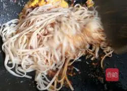 Lao Gan Ma fried noodles recipe illustration 3