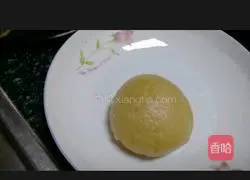 Illustration of how to make brown sugar, red dates and red bean twist steamed buns 1