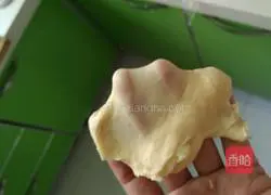 Illustration of how to make soft black sesame cake 3