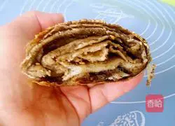 Illustration of how to make black sesame sauce pancakes 9