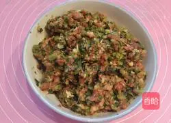 Illustration of how to wrap celery, pork and ingot wontons 2