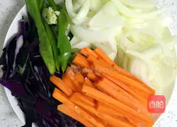 Illustration of how to make Tianyuan fried noodles 2