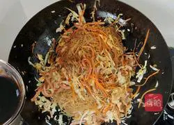 Illustration of how to make stir-fried vermicelli (fried rice noodles with ham, carrots and vegetables) 12