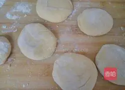 Illustration of how to make pumpkin dough cake 10