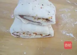 Illustration of two-color steamed buns 17