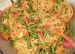 Illustration of how to make delicious steamed braised noodles 11