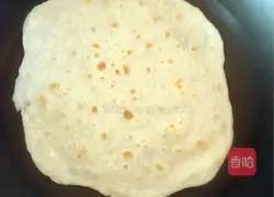 Illustration of how to make soft pancake rolls 8