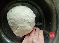 Illustration of how to make pan-fried scallion pancakes 4