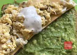 Illustration of how to make mashed avocado sandwich with yogurt salad 4