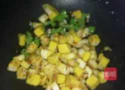 Illustration of how to make fried steamed buns with green pepper 6