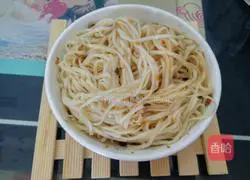 Illustration of how to make Xiangpiaopiao noodles 7