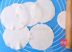 Chives and eggs Illustration of how to make shrimp dumpling stuffing 7