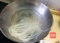 Illustration of how to make slurry rice noodles 9