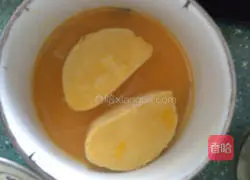 Illustration of how to make golden steamed bun slices 5