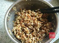 Illustration of how to make mushroom and pork dumplings 5