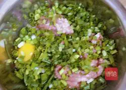 Pork and Scallion Pie Recipe Illustration 2