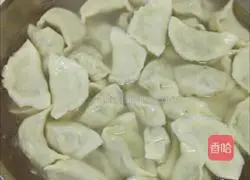 Illustration of how to make salmon and chive dumplings 9