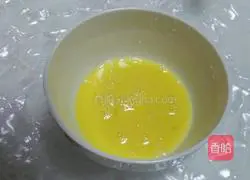 Illustration of how to make fried rice with eggs, ham and sausage 2