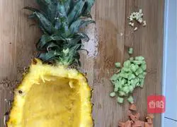 Illustration of how to make pineapple fried rice 1