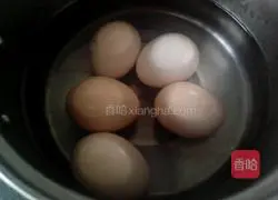 Illustration of how to make bacon and egg sandwiches 2