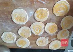 Illustration of how to make pumpkin steamed buns 9