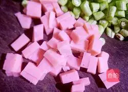 Illustration of making fried rice with beans and ham 2