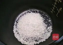 Illustration of how to make porridge with leftover dumpling stuffing (rice cooker version) 3