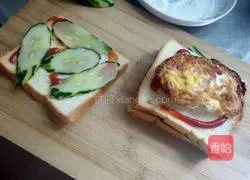Illustration of how to make egg sandwich 3
