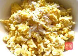 Illustration of how to make leek, egg and shrimp skin dumplings 6