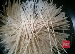 Illustration of how to make tomato noodles 5