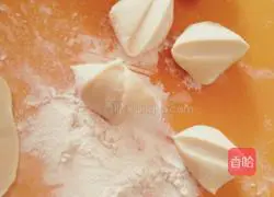 Illustration of how to make leek and meat dumplings 6