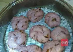 Illustration of how to make purple sweet potato and raisin steamed buns 6