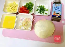 Illustration of how to make crispy cheese steamed buns 1
