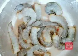 Illustration of how to make fried noodles with shrimp and cabbage 1