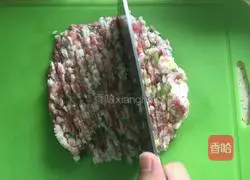 Illustration of how to make cabbage and pork dumplings 4